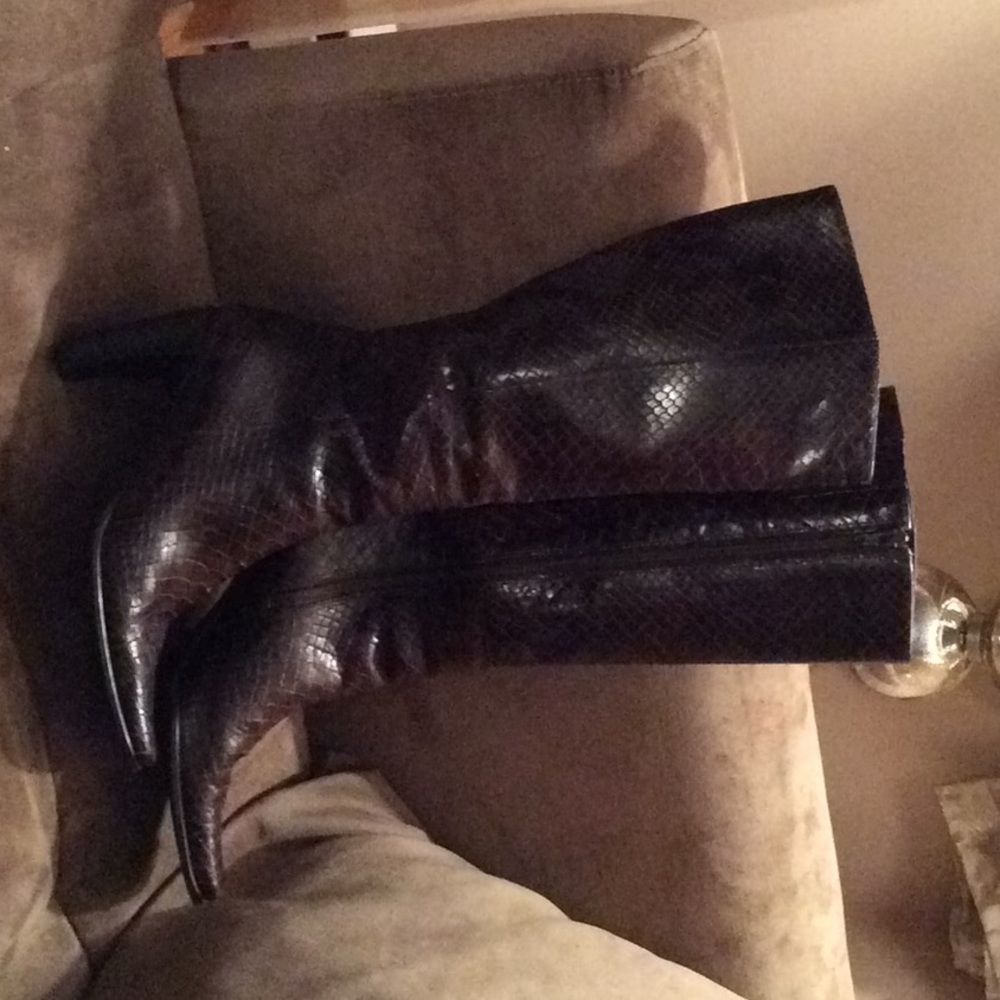 Knee length boots - Picture 2 of 4